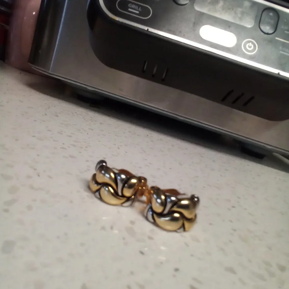 EUC VINTAGE CLIP ON EARRINGS